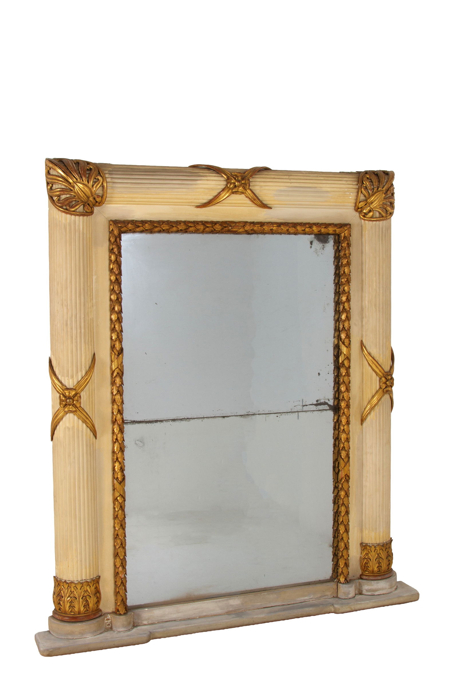 Wooden chimneypiece: Carved, gilded, and lacquered wooden mantelpiece. Early 19th century. Defects and restorations. 182x144 cm approx. Caminiera in legno intagliato, dorato e laccato. Inizi XIX secolo. Difetti e