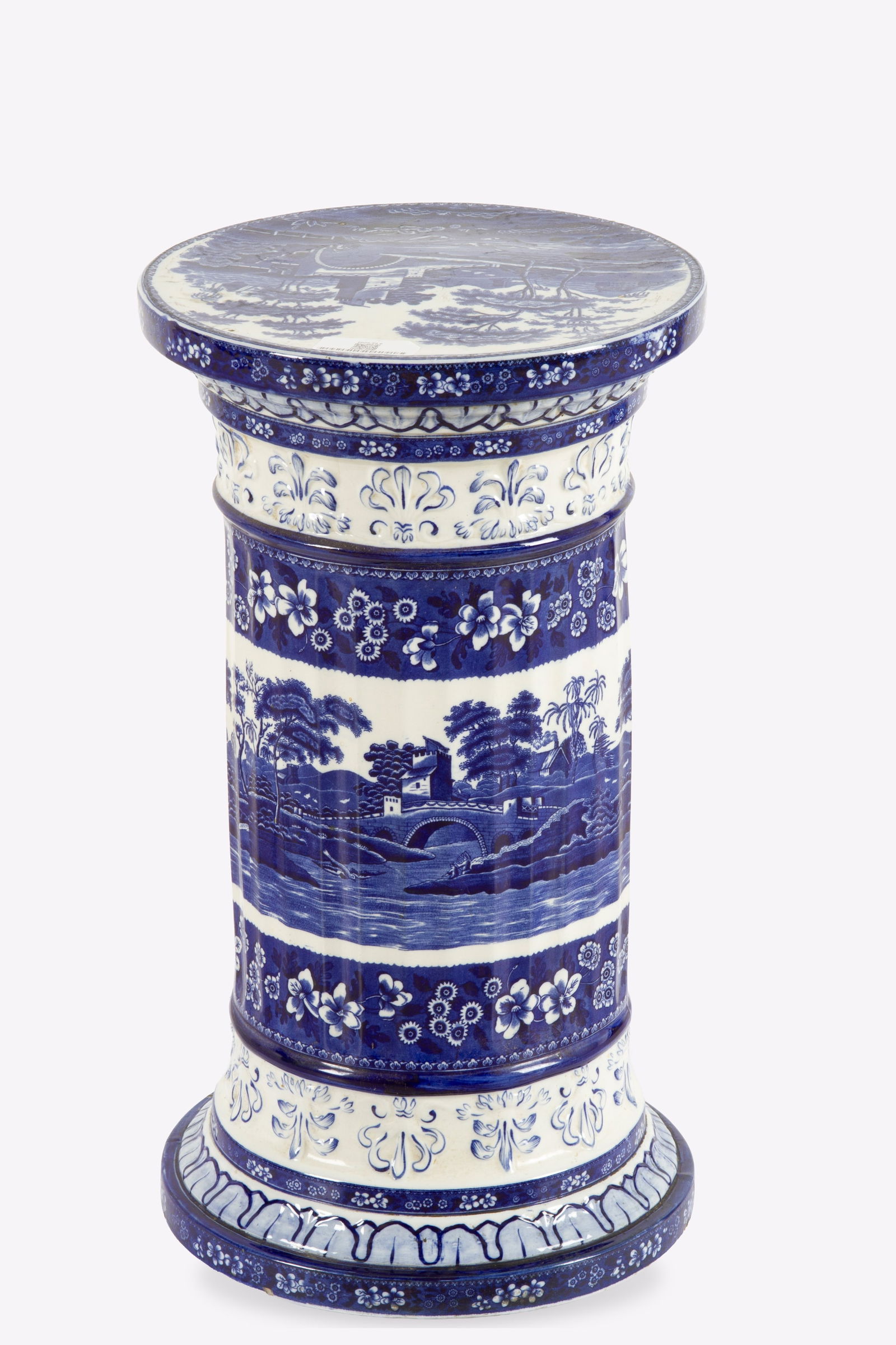 Ceramic column: Blue and white painted ceramic column with landscapes and flowers. COPELAND SPODE'S TOWER factory, England. Marked under the base. 20th century. Minor defects. 58.5x33 cm approx. Colonna in ceramica d