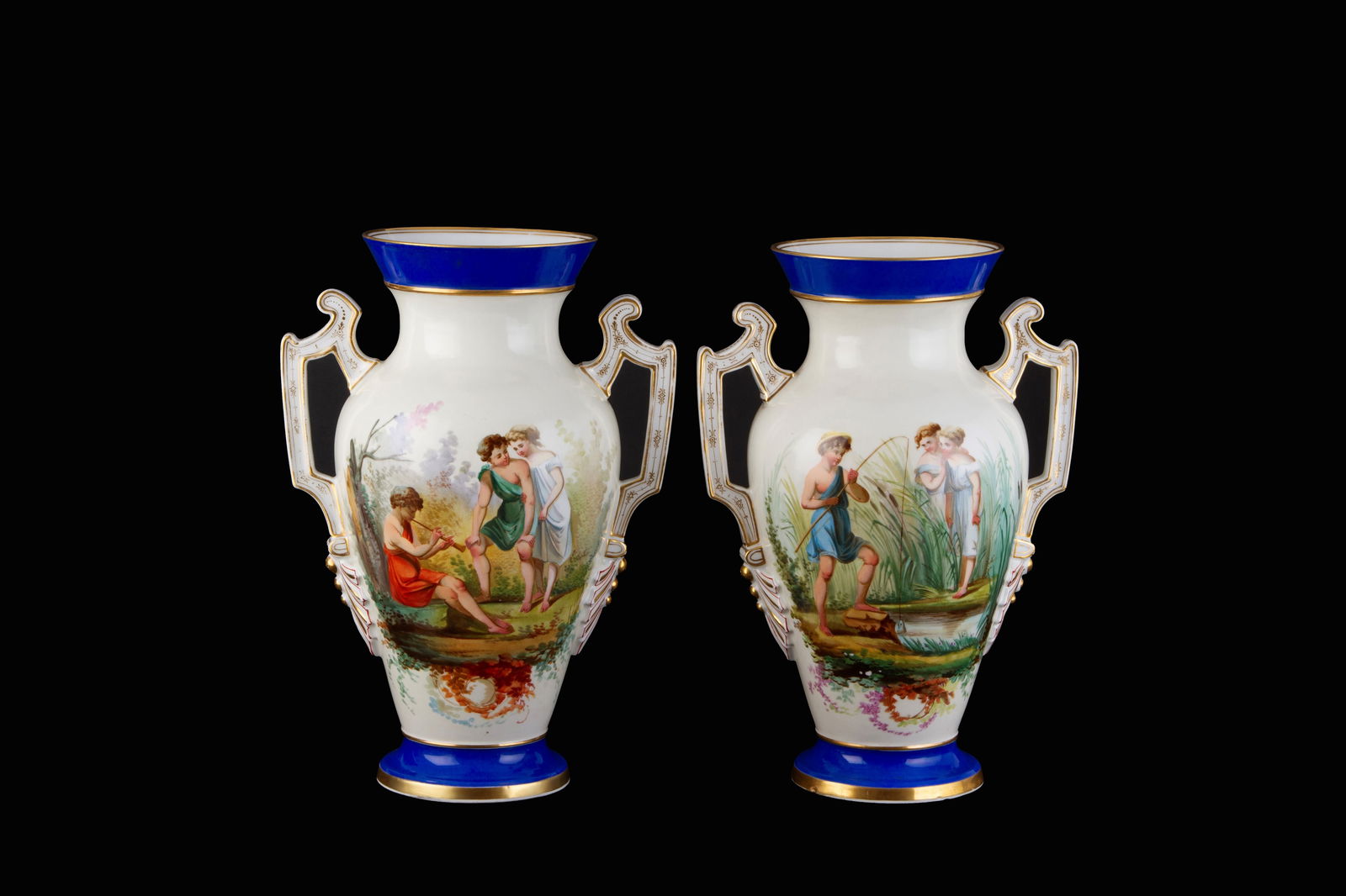 Pair of porcelain vases: Pair of porcelain vases with scenes of everyday life with children. Paris. 19th century. 37x27x17 cm approx. Coppia di vasi in porcellana decorato con scene di vita e bambini. Parigi. XIX secolo.?