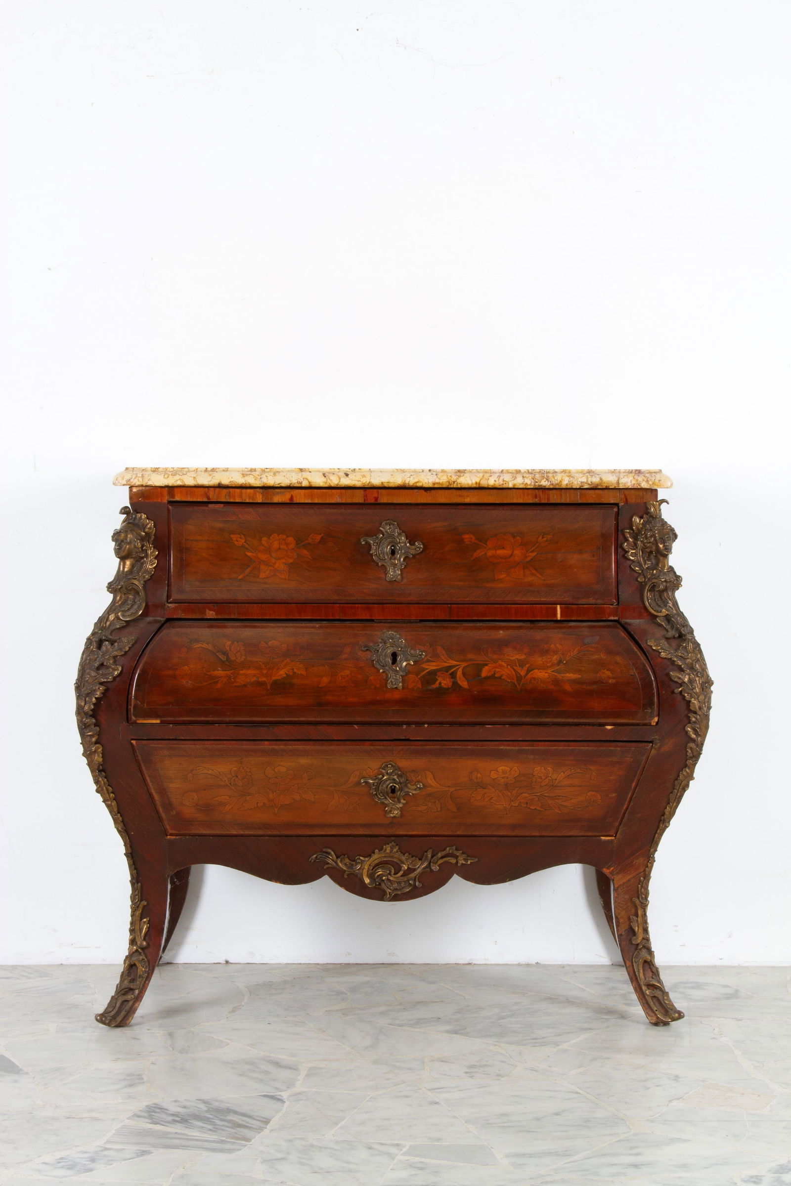 Veneered chest of drawers (1 of 6)