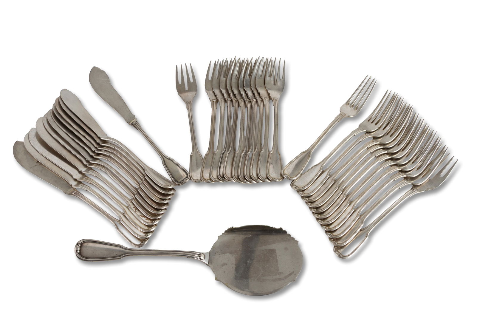 800 silver cutlery set: 800 silver cutlery set, consisting of twelve fish knives, eleven fish forks, twelve forks with classic prongs and a turner, weighing approximately 2040 grams total. 20th century. Servizio di posate