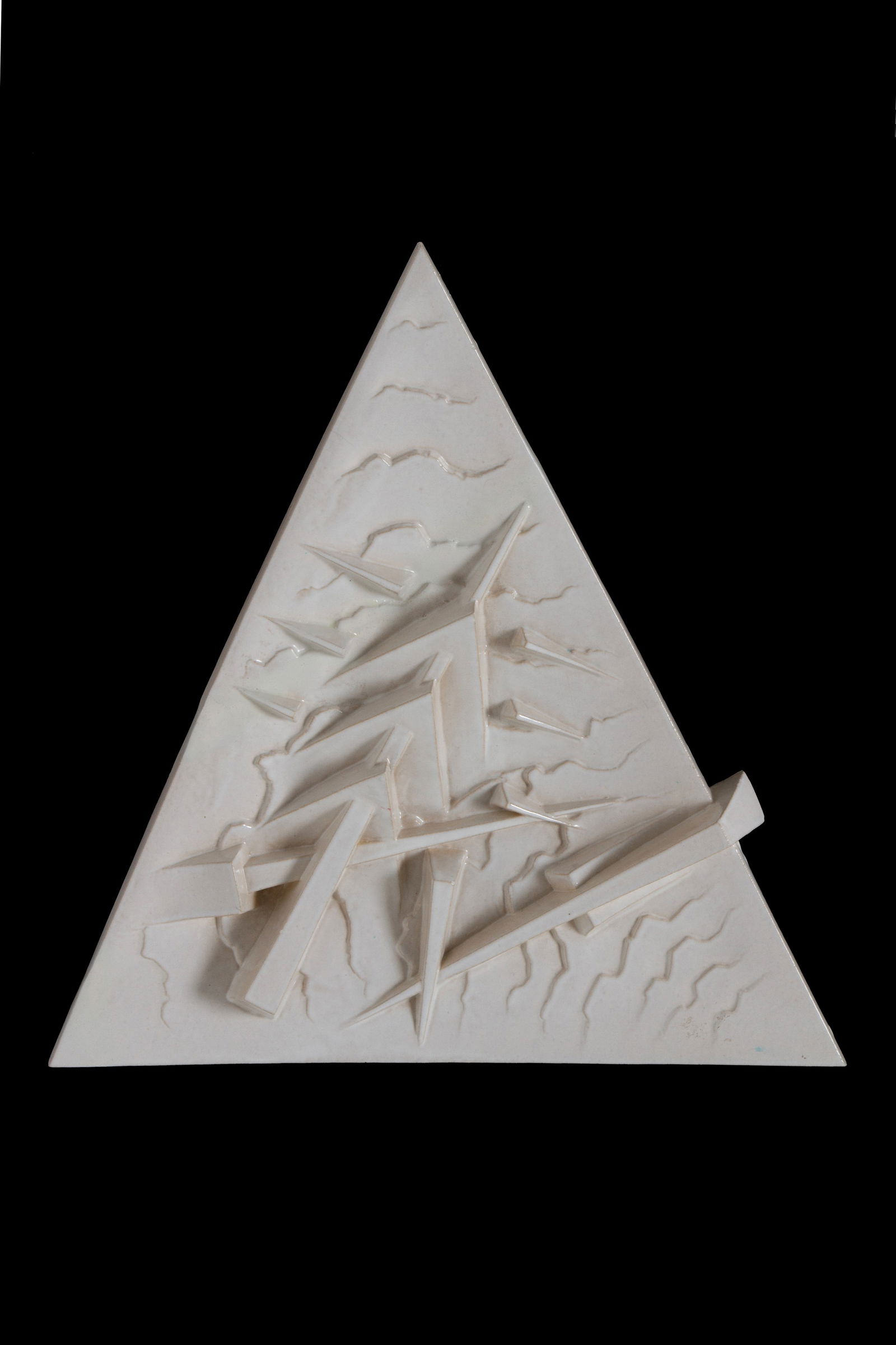 ARNALDO POMODORO. Triangular white plate (1 of 6)