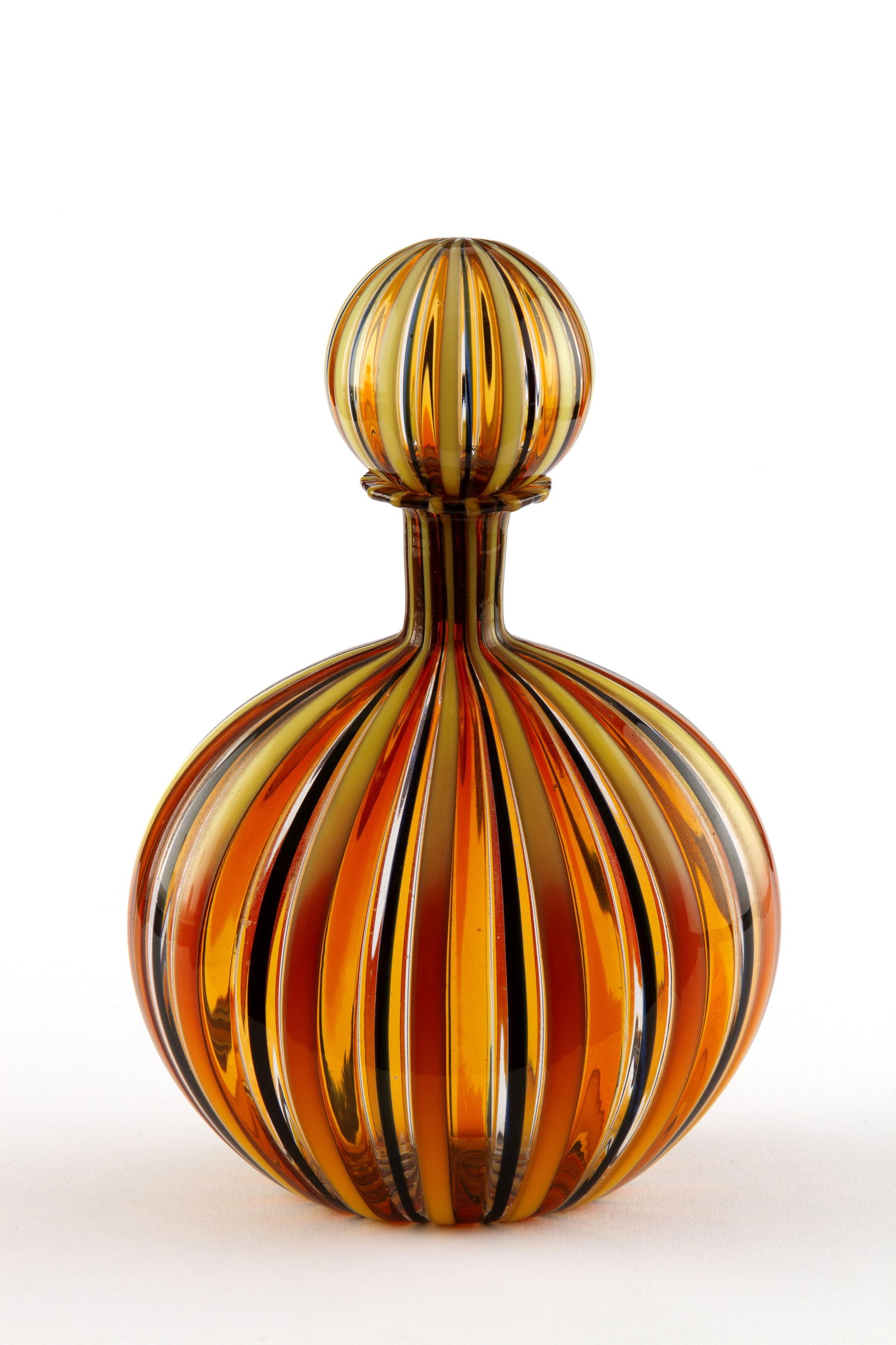 Glass bottle. LA MURRINA: Yellow, orange, and black Murano glass bottle. LA MURRINA manufacture. Signed on the side. 22x16 cm approx. Bottiglia in vetro di Murano giallo, arancione e nero. Manifattura LA MURRINA. Firmata sul l