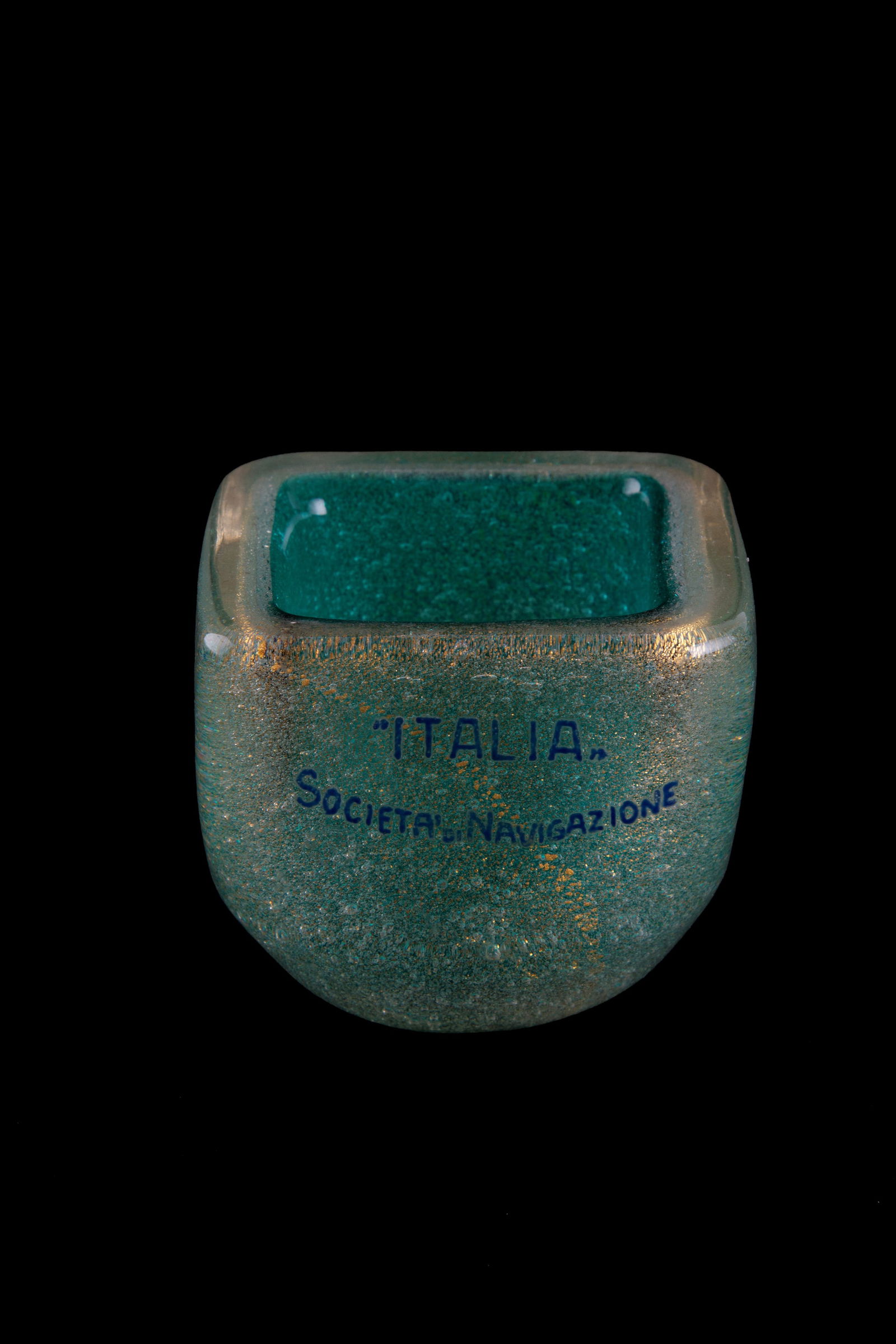 CARLO SCARPA. Small bowl for VENINI: CARLO SCARPA (Venezia 1906 - Sendai 1978). Glass bowl. Made by VENINI. Made for the Italia Societa' di Navigazione. 5,5x7 cm approx. CARLO SCARPA (Venezia 1906 - Sendai 1978). Ciotolina in vetro.