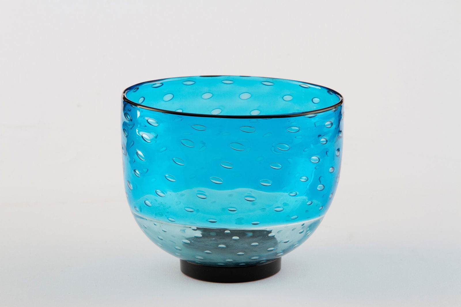 VITTORIO FERRO. Blue bowl (1 of 3)