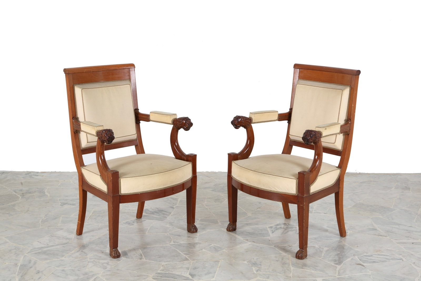 Due poltrone (1 of 3)