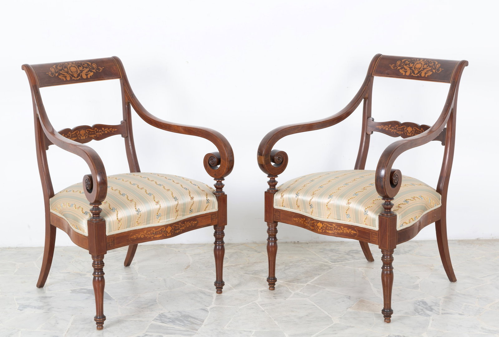 Coppia di poltrone: Pair of inlaid wooden armchairs. 19th century. Minor defects. 91x63x57 cm approx. Coppia di poltrone in legno intarsiato. XIX secolo. Lievi difetti. 91x63x57 cm ca.