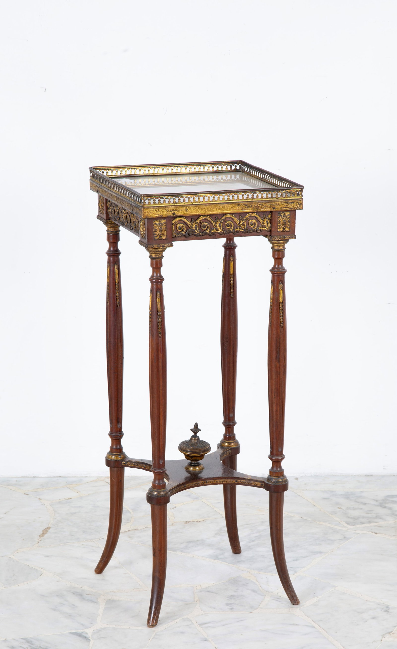 Mobiletto con piano in marmo: Wooden cabinet with a white marble top and finely chiseled and gilded bronze fittings. Legs joined by a crosspiece with a bronze vase in the center. 19th century. Minor defects. 79.5x34x34 cm approx.