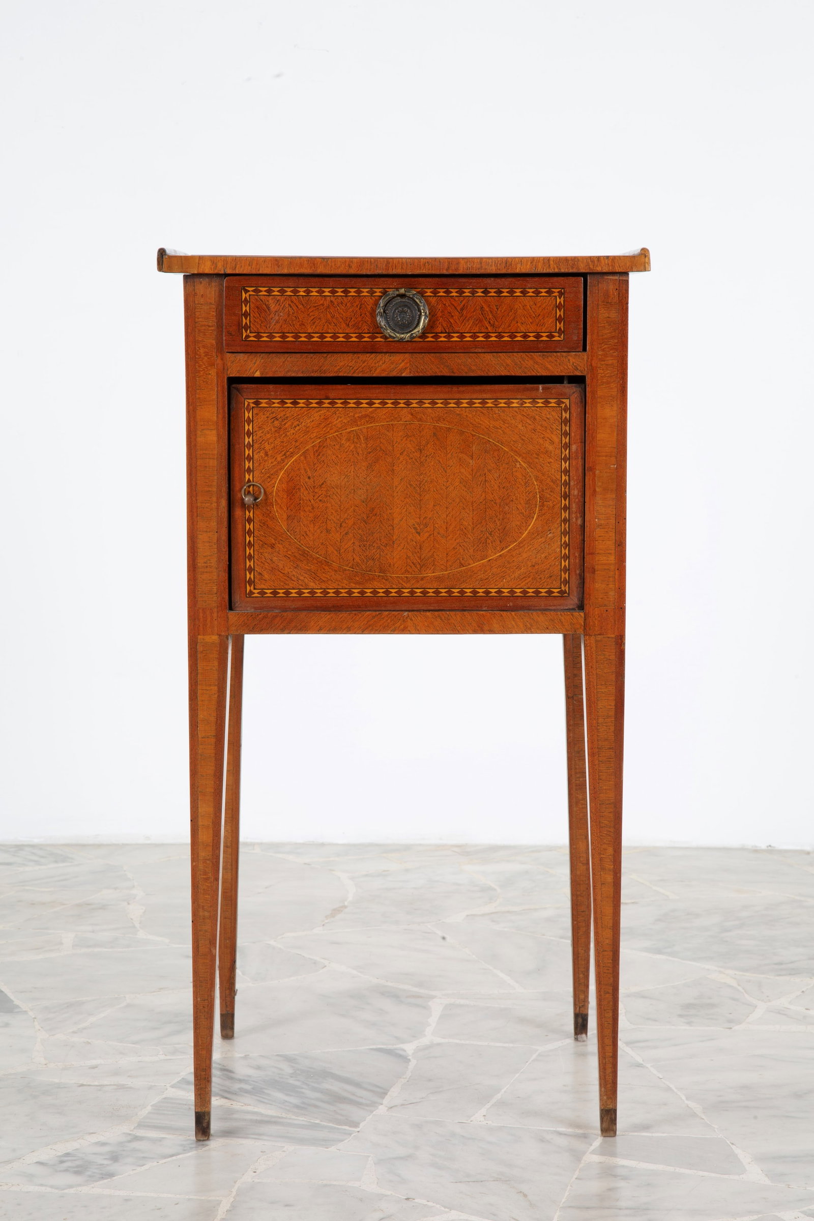 Veneered bedside table - 2