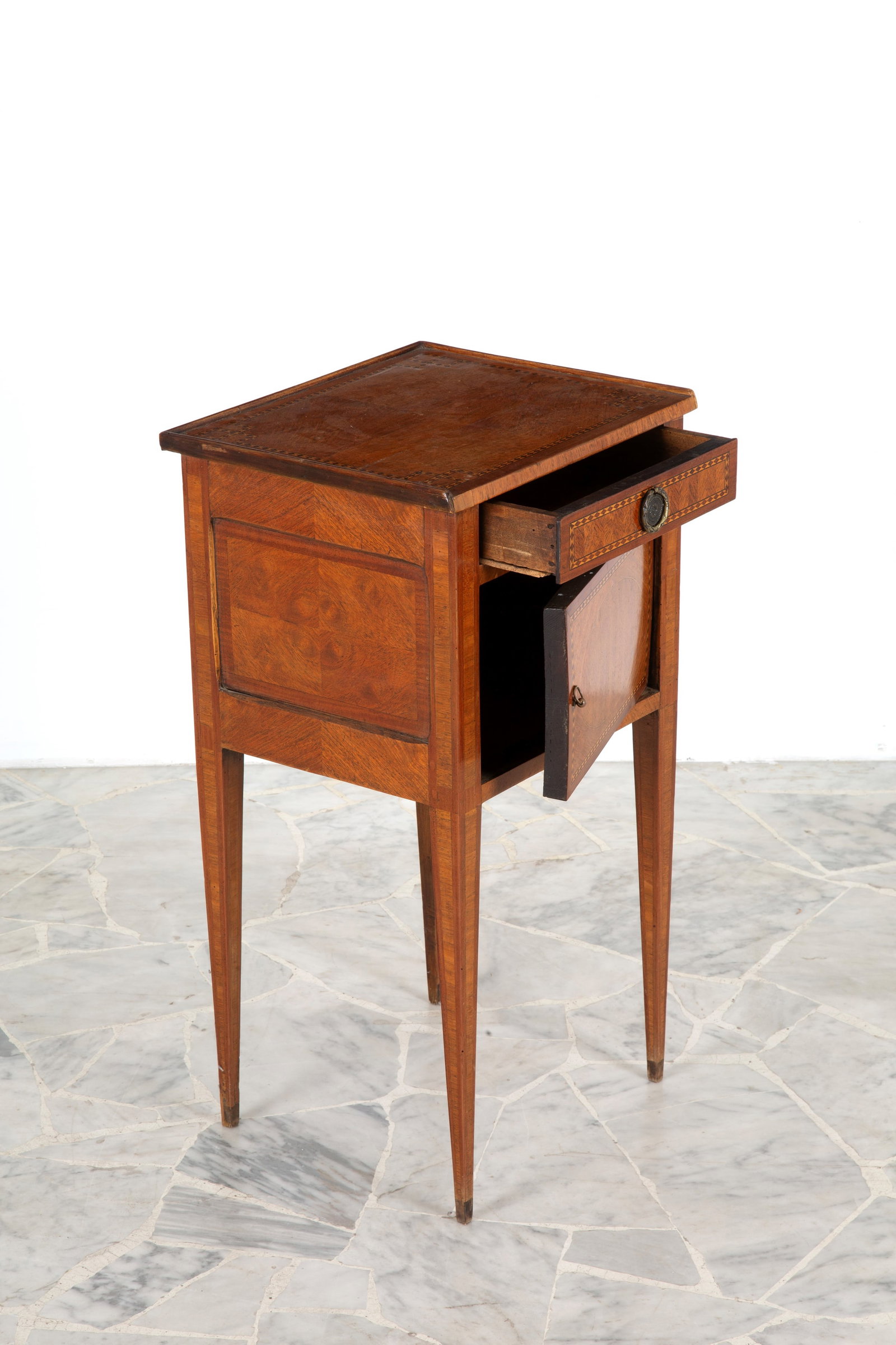 Veneered bedside table - 3