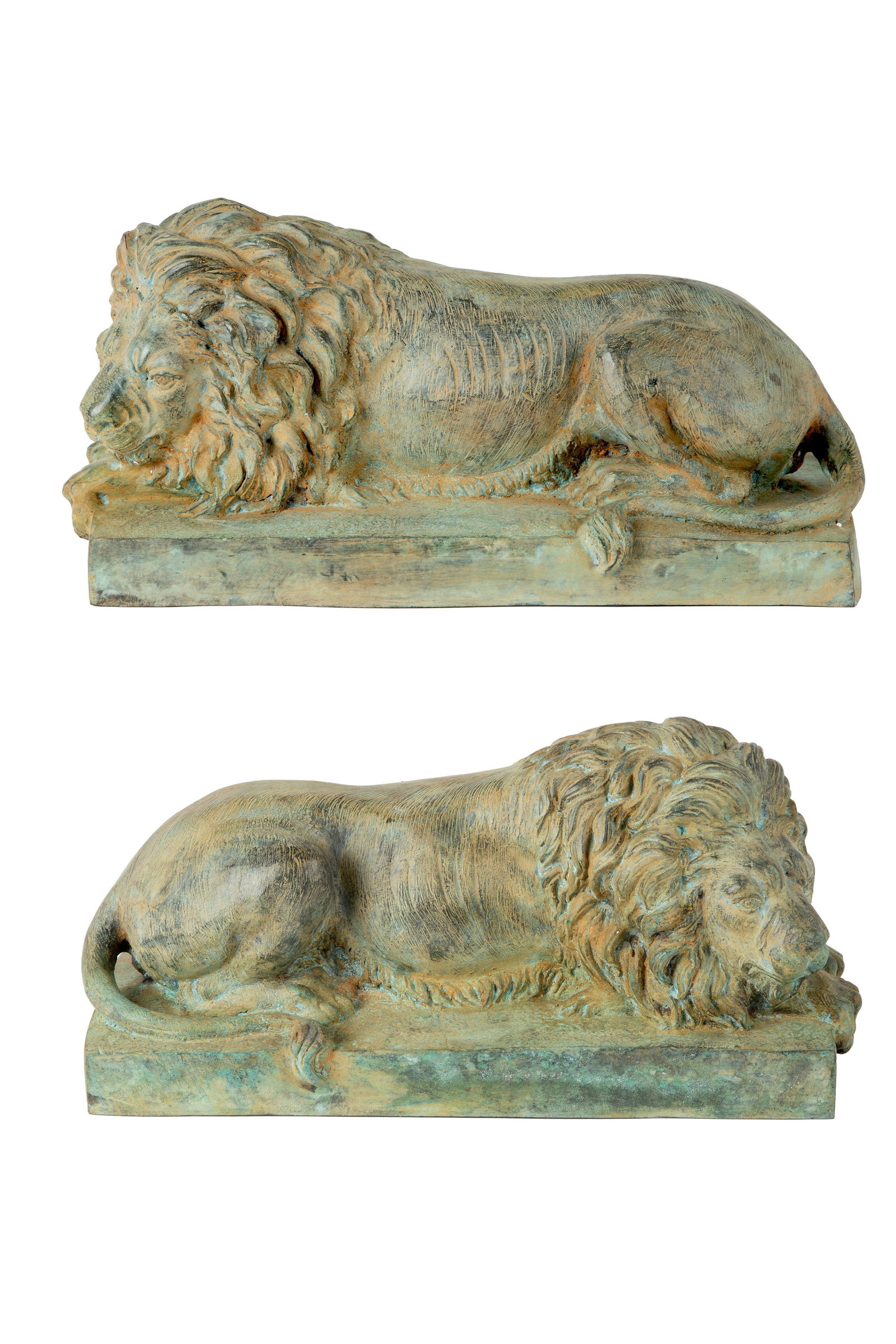 Coppia di sculture "LEONI": Pair of patinated bronze sculptures depicting "LIONS". 20th century. 20x42x19 cm approx. Coppia di sculture in bronzo patinato raffiguranti "LEONI". XX secolo. 20x42x19 cm ca.