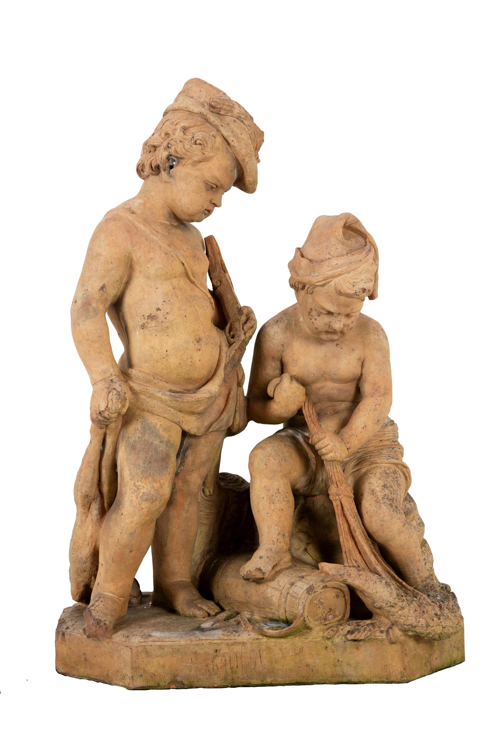 Terracotta sculpture "PUTTI AS FISHERMEN": Terracotta sculpture depicting "PUTTI AS FISHERMEN". Late 19th-early 20th century. Defects, breaks and missing parts. 100x90x50 cm approx. each. Gruppo scultoreo in terracotta raffigurante "PUTTI