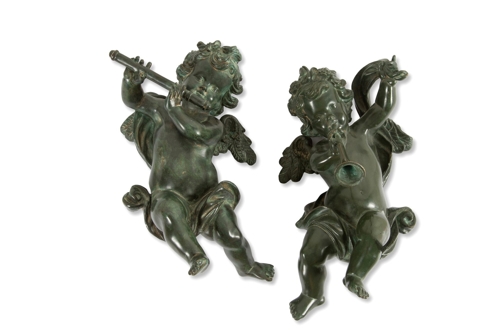 Due sculture "ANGELI MUSICANTI": Two patinated bronze sculptures depicting "MUSICAL ANGELS". 20th century. 44x25x22 cm approx. Due sculture in bronzo patinato raffiguranti "ANGELI MUSICANTI". XX secolo. 44x25x22 cm ca.