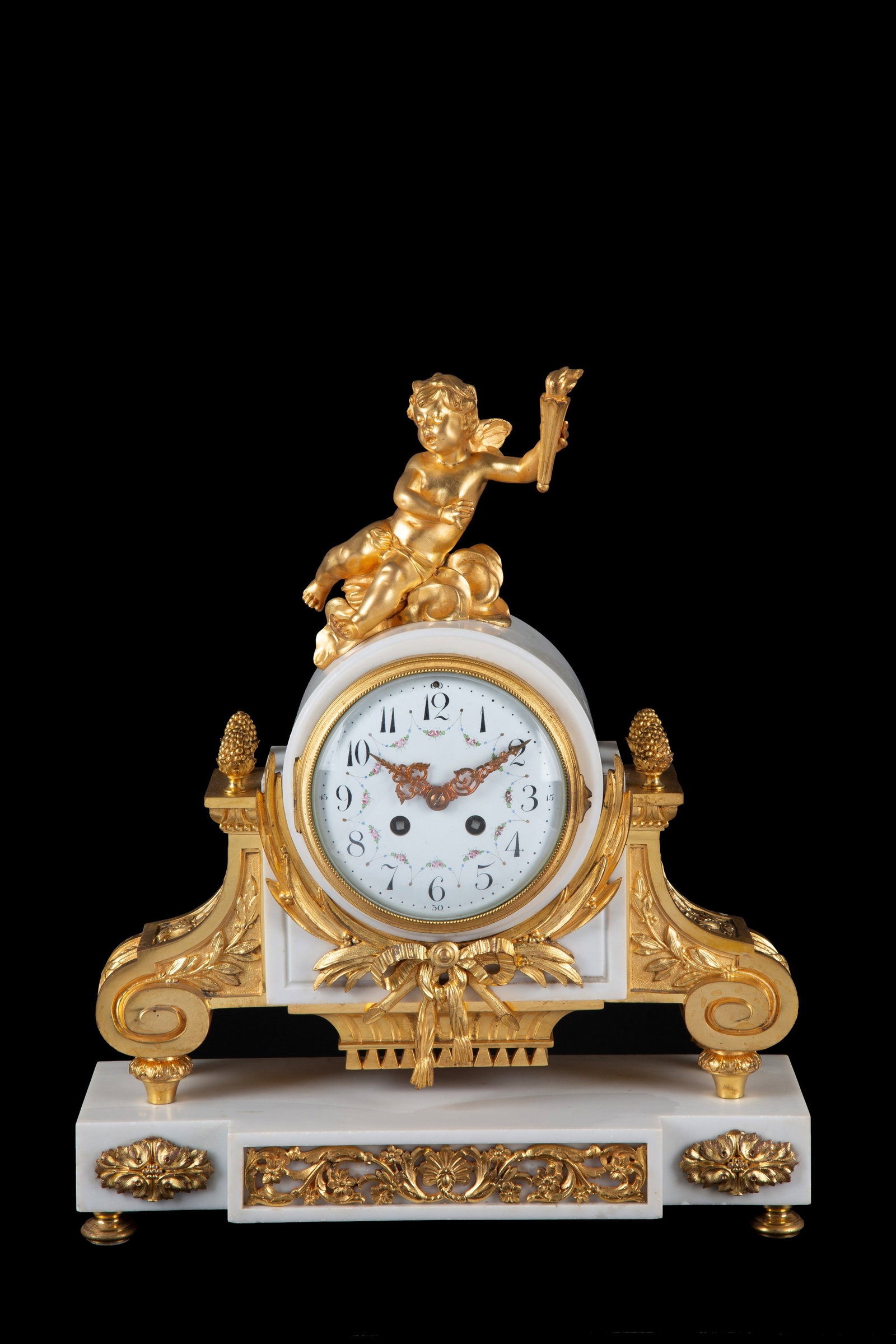 Marble and bronze clock: Clock in white Carrara marble and finely chiseled bronze gilded with pure gold. Enamel dial with Arabic numerals. Marked SH PARIS on the back of the movement. Early 19th century. 44x37.5x13.5 cm appro