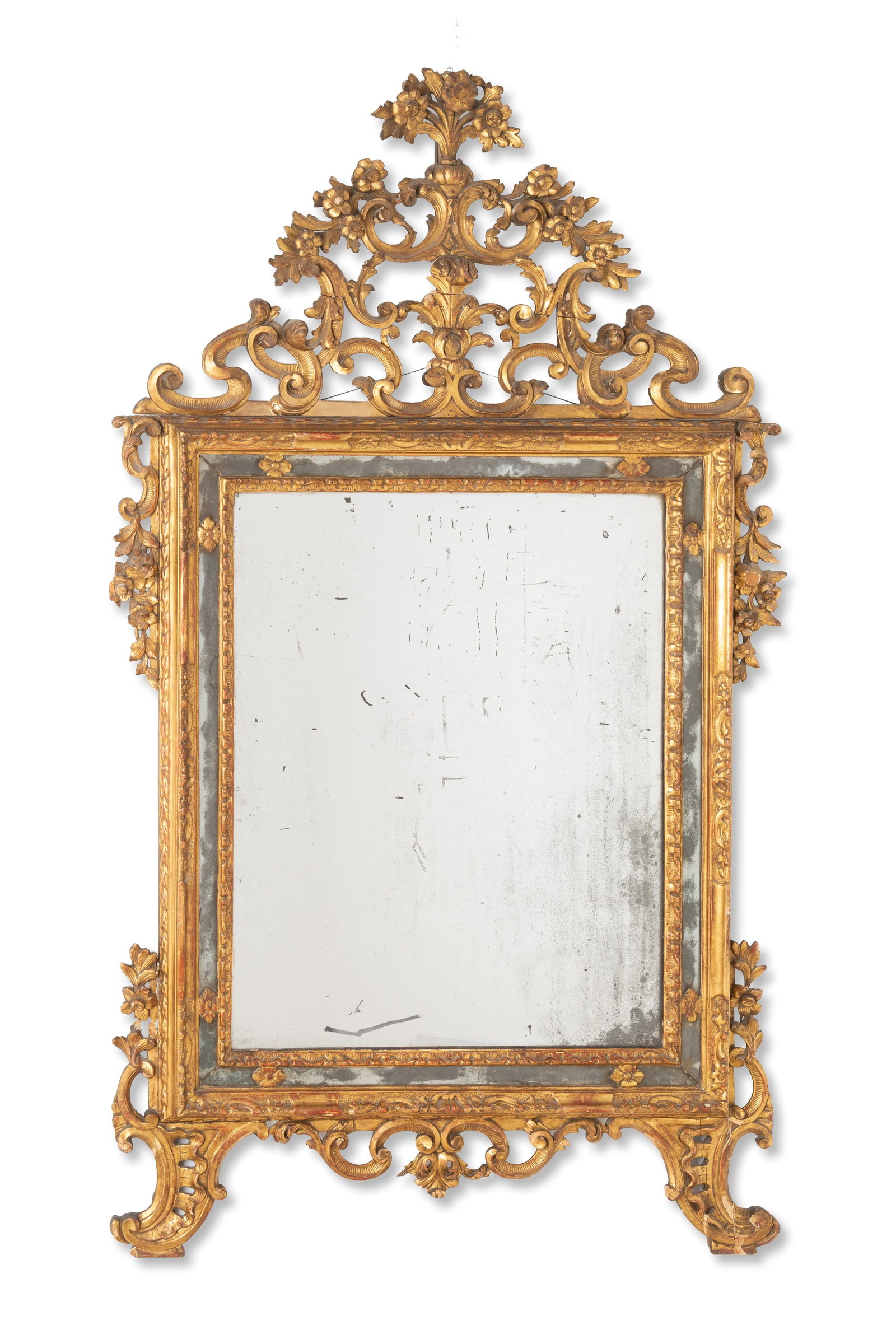 Specchiera con cimasa: Mirror with carved, perforated, and gilded wooden frame and feet. Early 19th century. Defects, cracks, and missing parts. 194x120 cm approx. Specchiera con cimasa e piedini in legno intagliato,