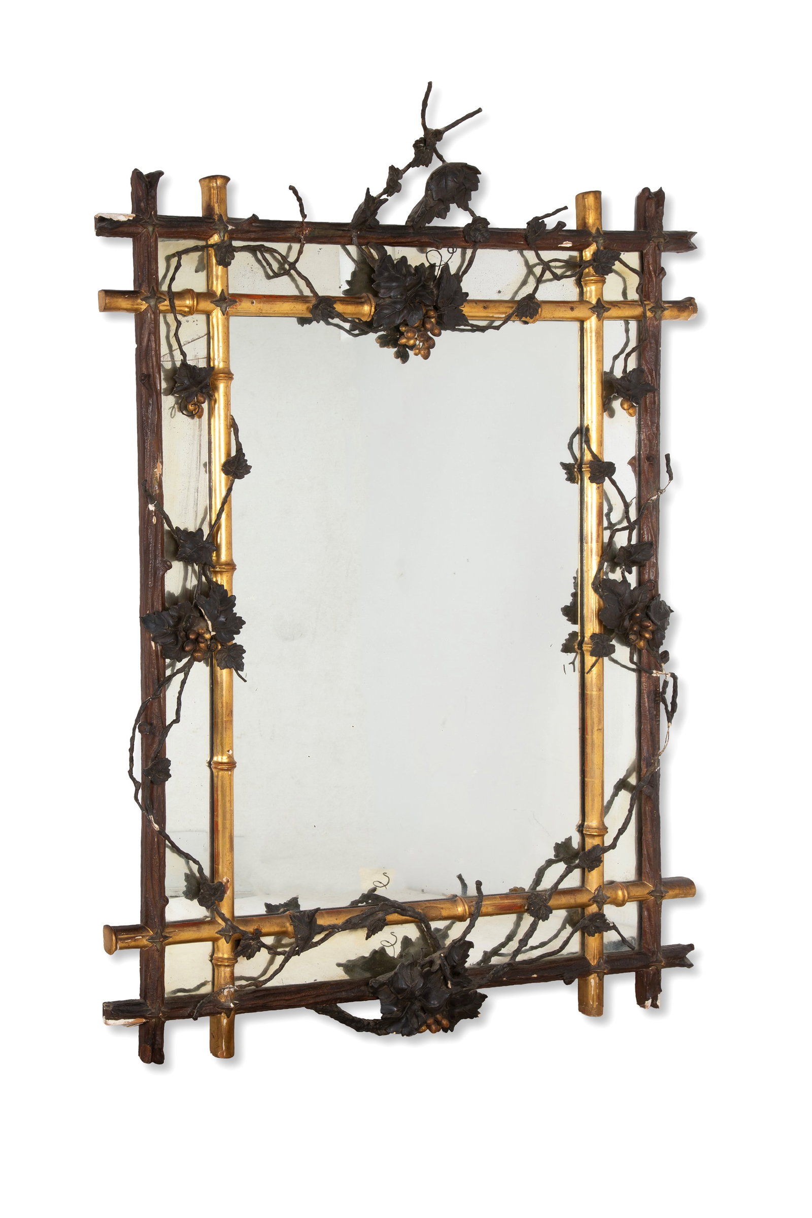 Specchiera: Carved and gilded wooden mirror with vine leaves. Early 20th century. Defects and missing parts. 178x130 cm approx. Specchiera in legno intagliato e dorato a foglie di vite. Inizi XX secolo. Difetti