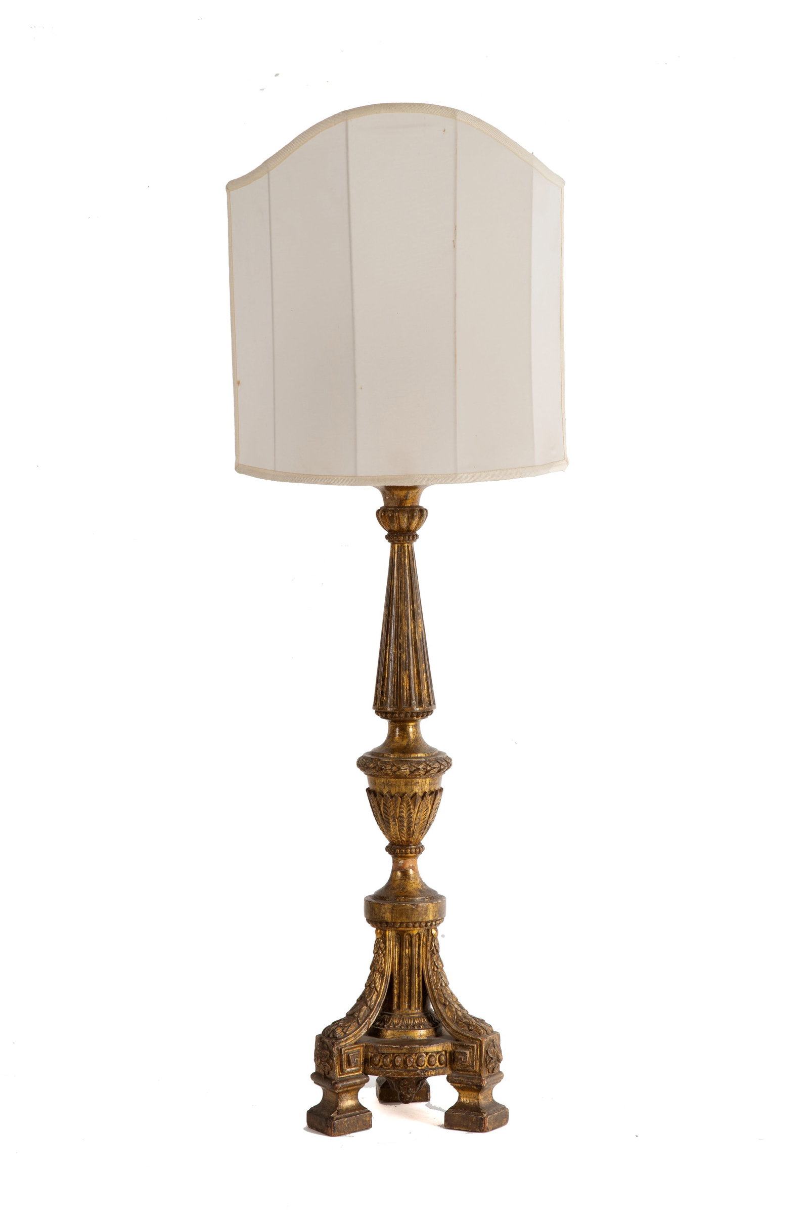 Candeliere trasformato a lampada: Carved and gilded wooden candelabra transformed into a lamp. Southern Italy. 18th century. Minor defects. Height approx. 70 cm. Candeliere trasformato a lampada in legno intagliato e dorato a mecca.
