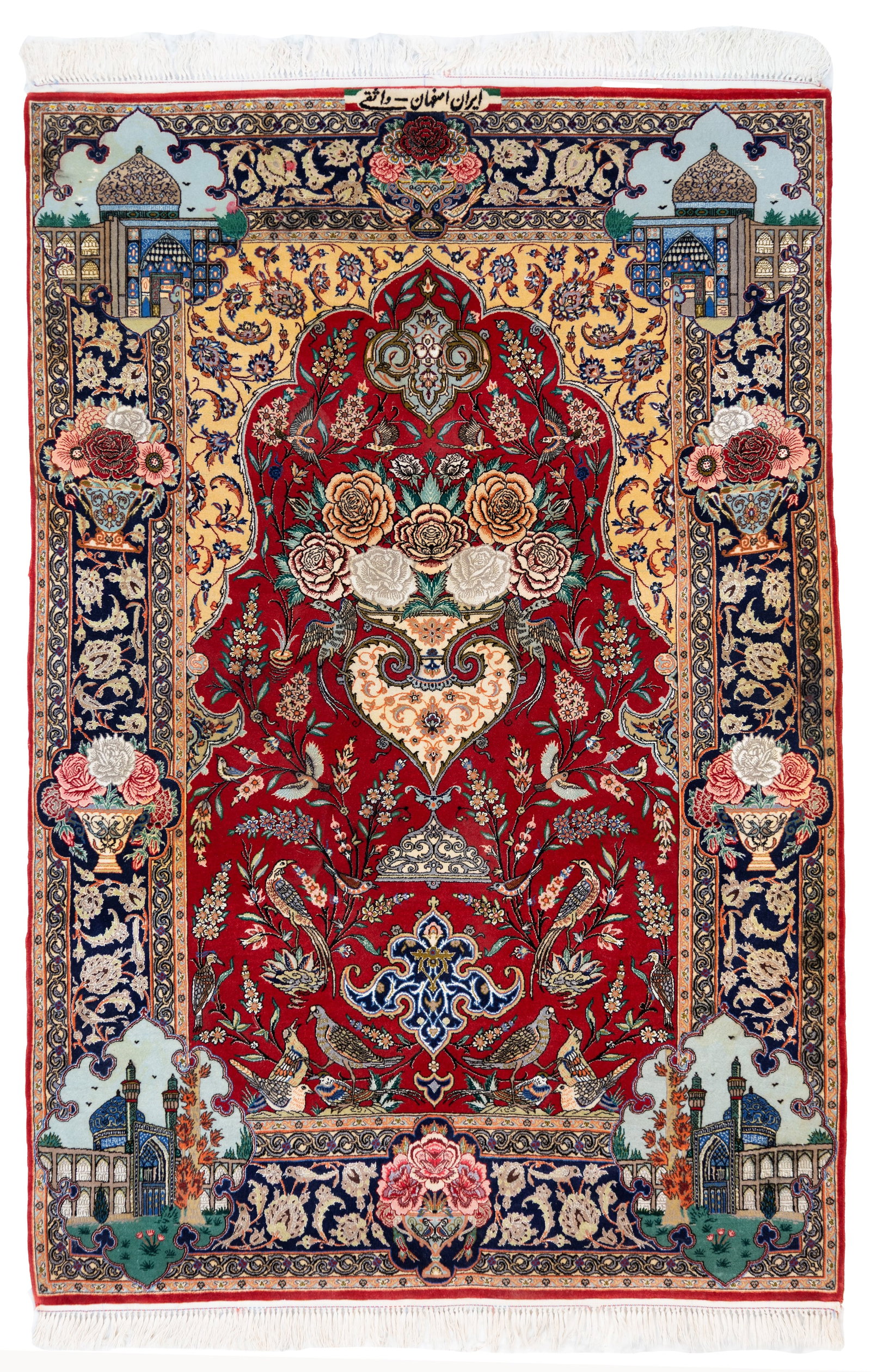 Signed Isfahan carpet. Persia: Extra-fine wool and silk Isfahan rug by Maestro Vaseghi. Persia. Late 20th century. Perfect condition, pile field, no worn or damaged areas. 196x130 cm approx. Tappeto Isfahan extra fine in lana e set