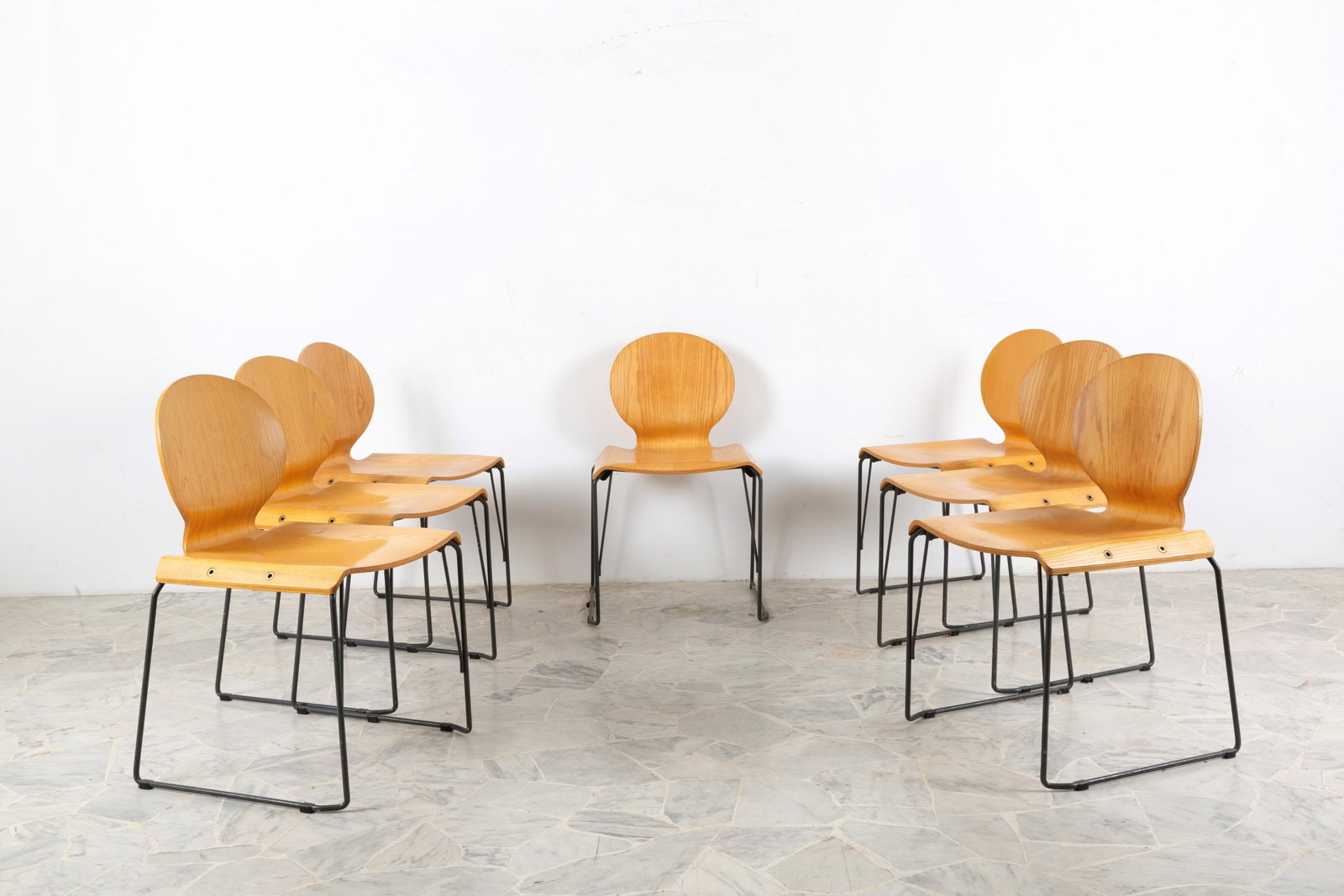 TOBIA SCARPA. Seven Wire chairs for MOLTENI (1 of 5)