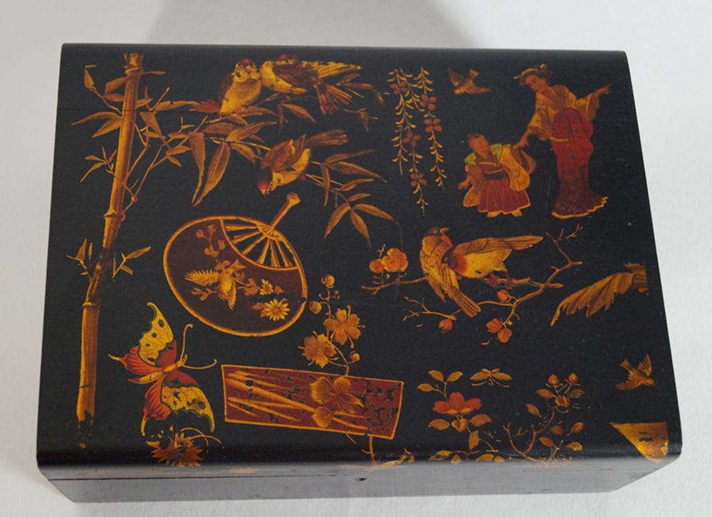 Japanese Antiques Lacquer box, Japonism around 1900: Japanese Antiques Lacquer box, Japonism around 1900 H. 10 x W. 27 x D. 20 cm. Wood covered with black lacquer, paired golden, red and coloured motifs in Japanese style: bamboo, fans, cherry blossoms a