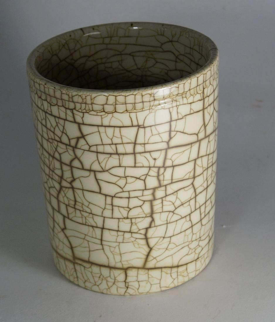 Chinese Vase with CraquelÃ© Decoration: Stoneware, cream-coloured glaze with two-coloured wide craquelÃ©. Cylindrical thick-walled form on unglazed foot ring with dark brown engobe, base only slightly recessed at the rim. Crack around par
