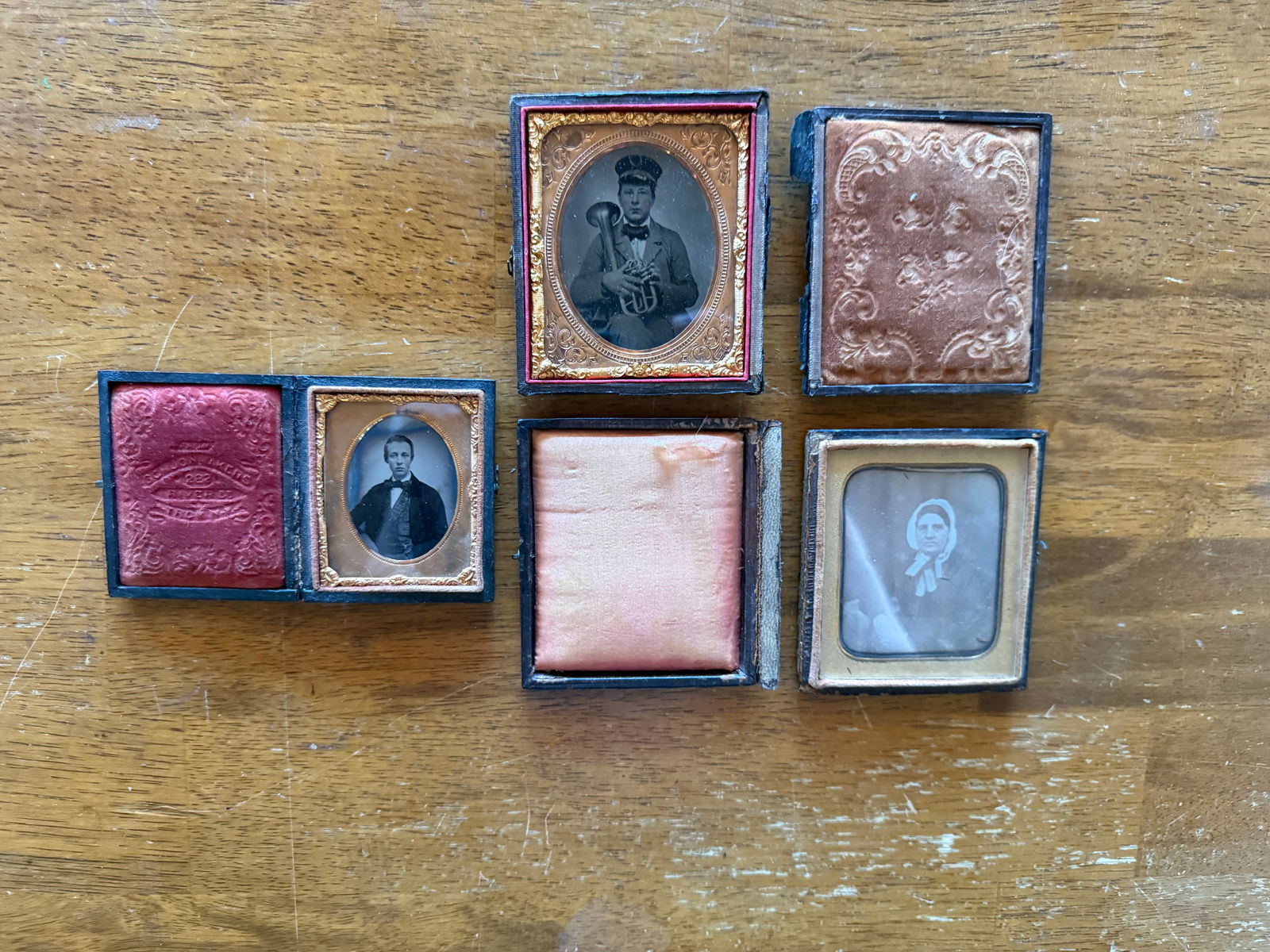 Lot of 3 Antique Tintypes in Leather Case (1 of 5)