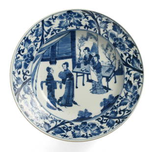 A BLUE AND WHITE 'FIGURES' DISH: D:21.5cm