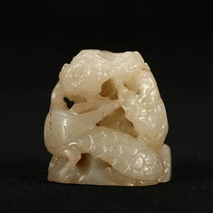 A WHITE JADE INCENSE BURNER COVER: H:4.1cm