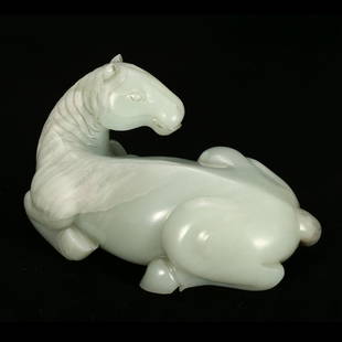 A WHITE JADE RECUMBENT HORSE: L:20.5cm