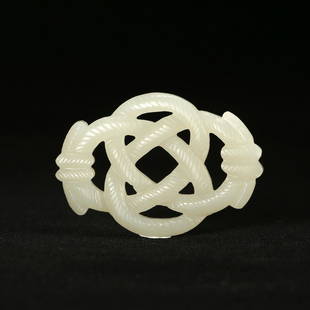 A WHITE JADE PENDANT: L:6cm