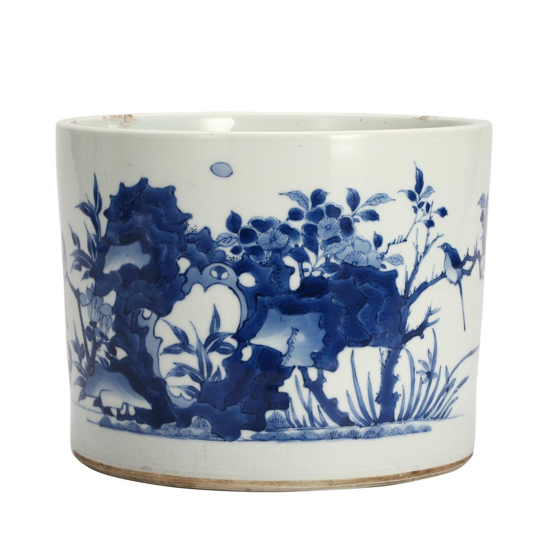 A BLUE AND WHITE 'FLOWERS AND BIRDS' BRUSHPOT (1 of 7)