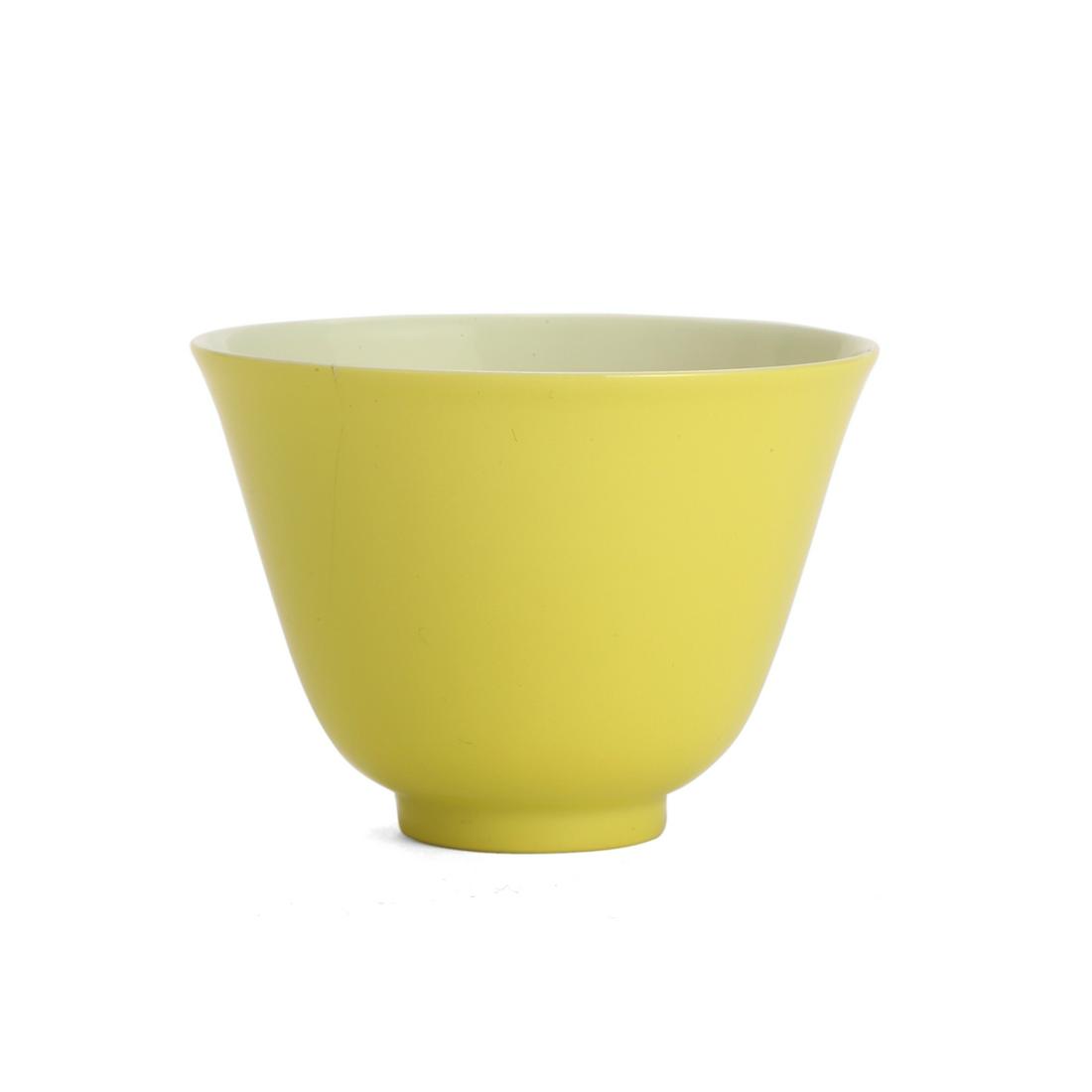 A YELLOW-GLAZED CUP (1 of 8)