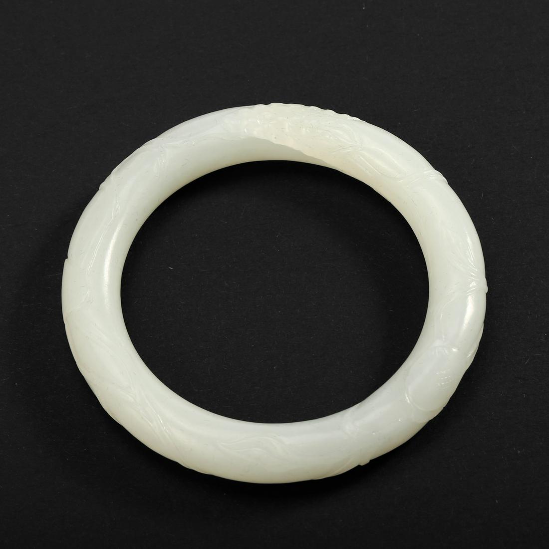 A WHITE JADE BRACELET (1 of 6)