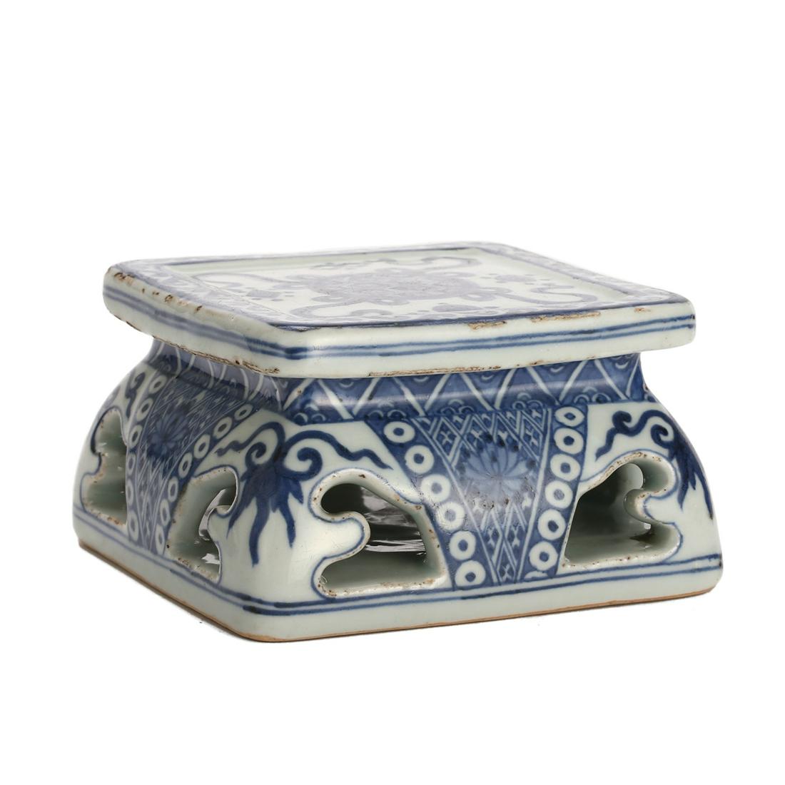A BLUE AND WHITE FLORAL PAPERWEIGHT (1 of 5)