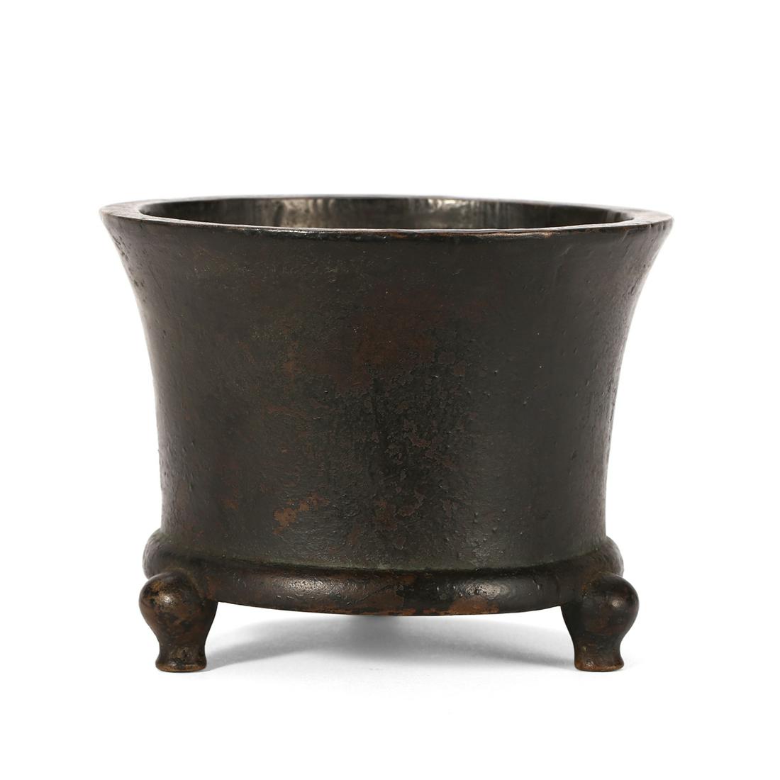 A BRONZE TRIPOD INCENSE BURNER (1 of 5)