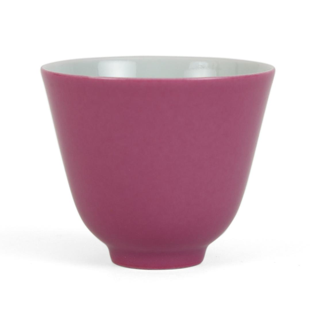 A RED-GLAZED CUP: 2cm