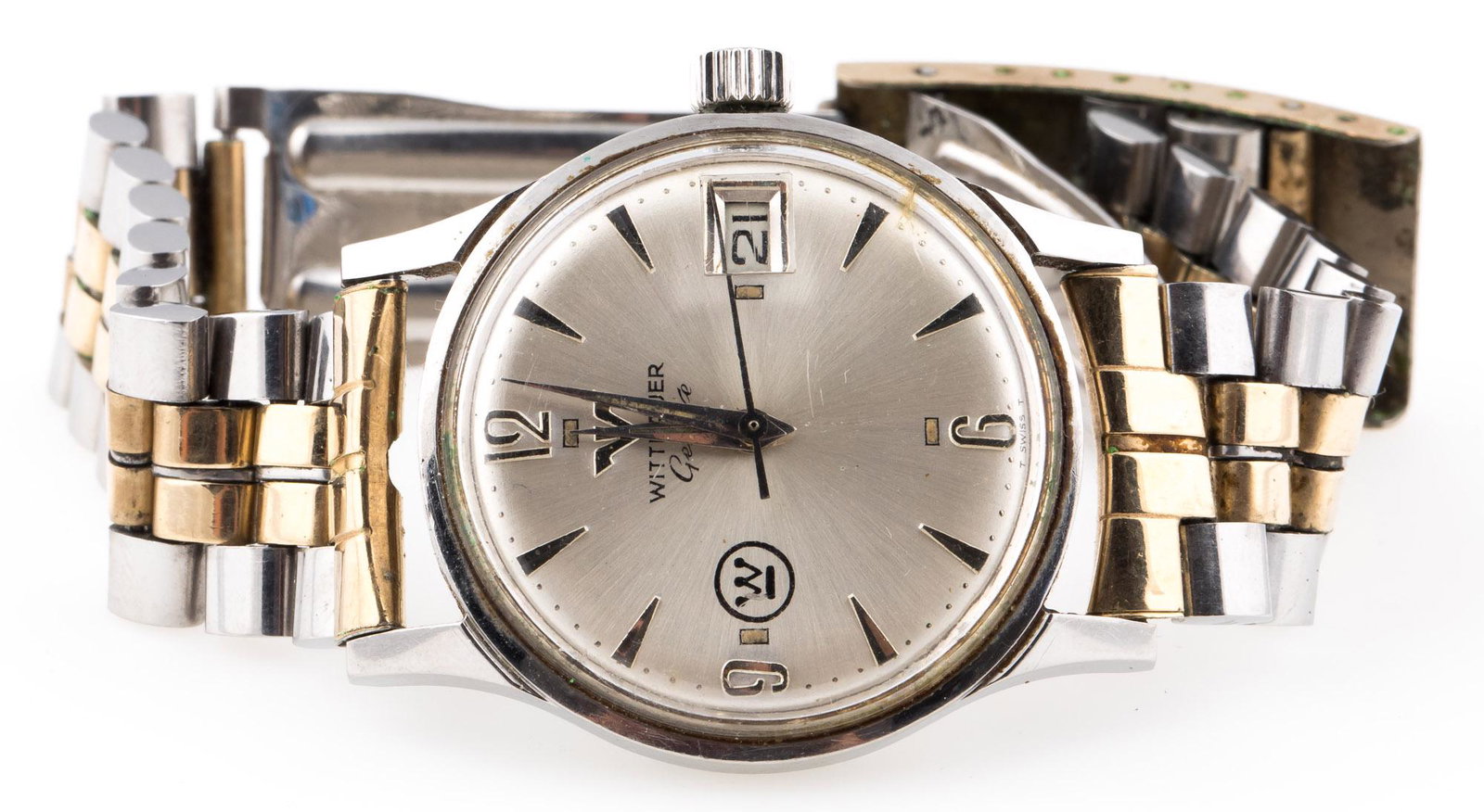 MENS WITTNAUER GENEVE STEEL DRESS WRISTWATCH C11KS: MENS WITTNAUER GENEVE STEEL DRESS WRISTWATCH C11KS Men's Wittnauer steel dress date wristwatch. Silver dial with Arabic numerals at 6,9, and 12. Date window at 3:00 position, Black logo print at 9:00.