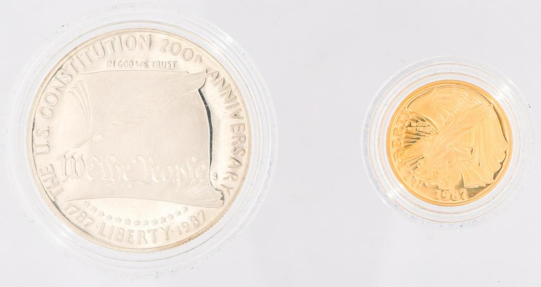 U.S. CONSTITUTION COMMEMORATIVE SILVER & GOLD COIN SET: U.S. CONSTITUTION COMMEMORATIVE SILVER & GOLD COIN SET 1987 United States two coin set, 90% silver one dollar and a 90% gold five dollar coins. Accompanied by box and paperwork. Weight: 26.7 grams sil