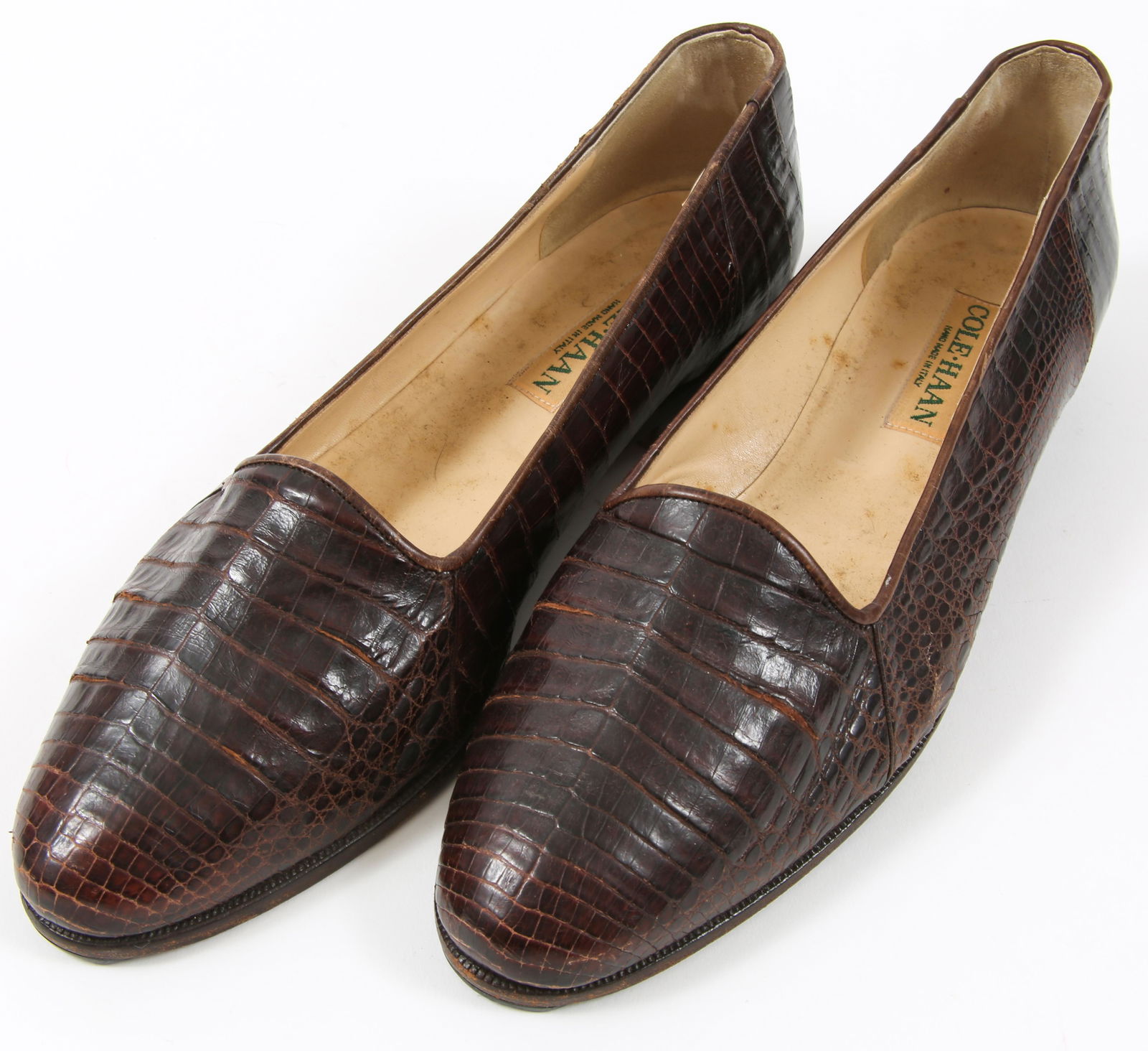 WOMEN'S COLE HAAN BROWN LEATHER LOAFERS: WOMEN'S COLE HAAN BROWN LEATHER LOAFERS Cole Haan brown leather alligator embossed loafers. Size: 8M