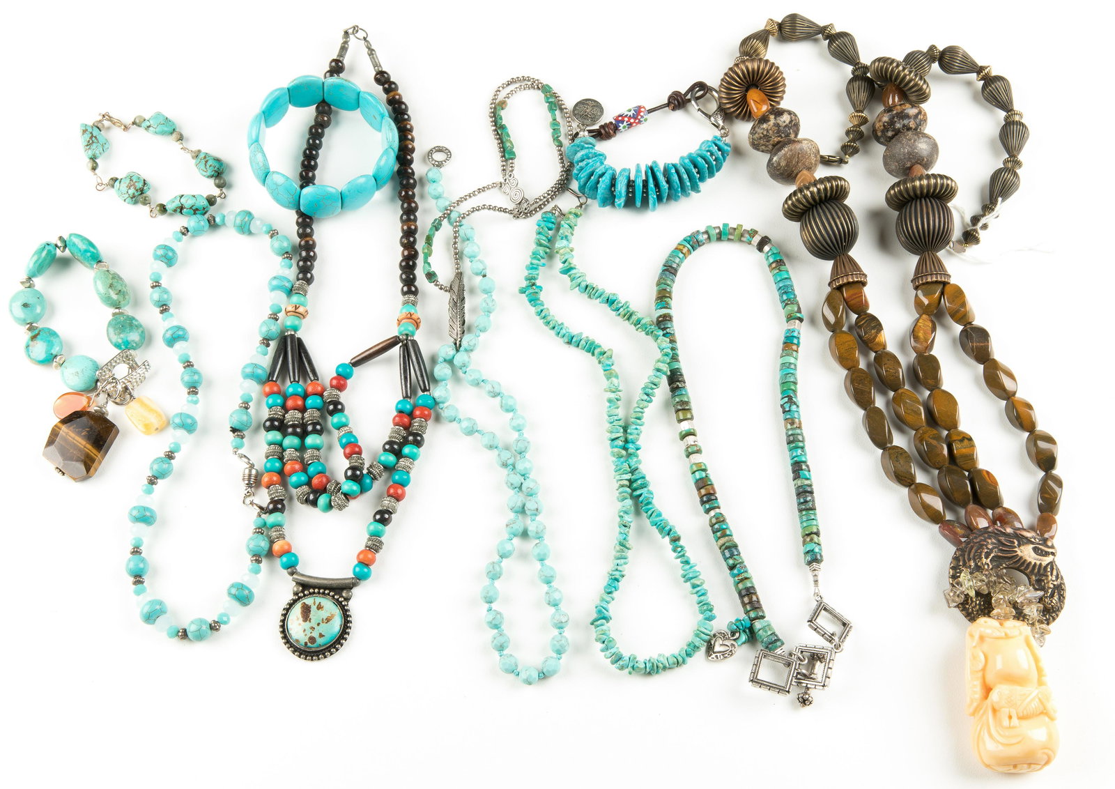 TRIBAL-INSPIRED BEADED JEWELRY - NECKLACES & BRACELETS: TRIBAL-INSPIRED BEADED JEWELRY - NECKLACES & BRACELETS Tribal-inspired beaded jewelry lot, including six necklaces and five bracelets. Weight: 739g