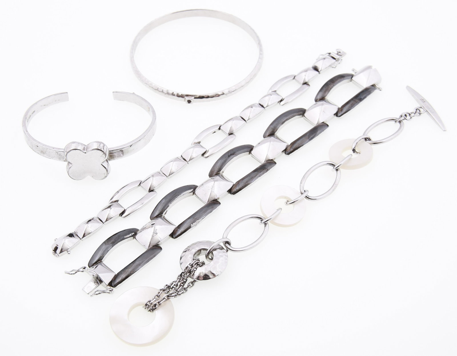STERLING SILVER ELLE BRACELETS AND BANGLES - LOT OF 5: STERLING SILVER ELLE BRACELETS AND BANGLES - LOT OF 5 Lot of 5 Elle brand bracelets and bangles with a ruby logo on each. Lengths range from 7" to 9". Weight: 150.8g