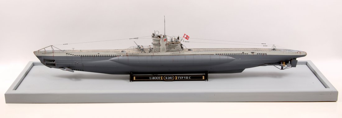 WWII GERMAN U-BOAT U203 TYPE VII-C MODEL SUBMARINE: WWII GERMAN U-BOAT U203 TYPE VII-C MODEL SUBMARINE Museum quality scale model of a WWII German U-Boat U-203 Type VII-C in plexi glass case mounted on wood base. Modeled in fighting action, crew manned