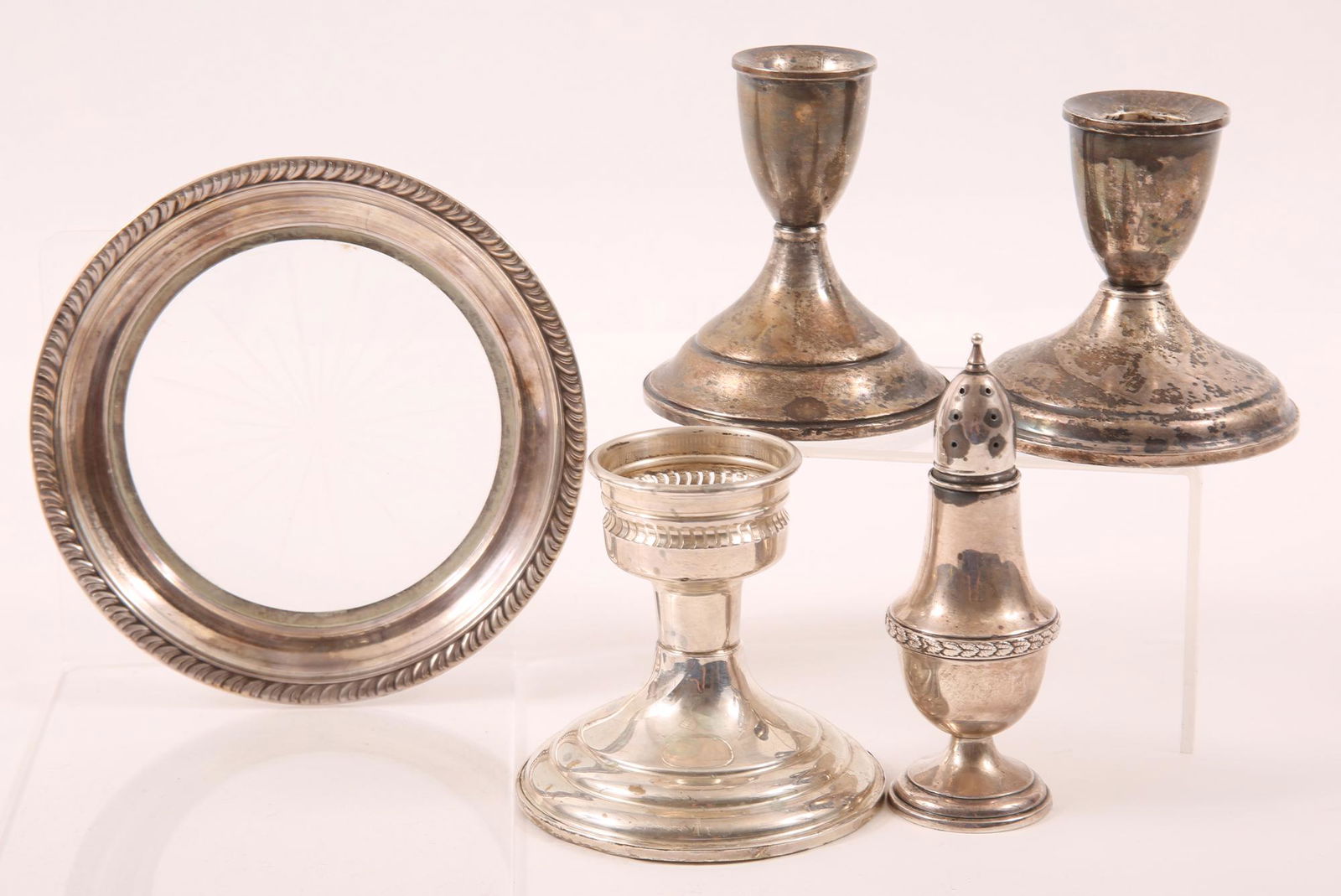 20TH CENTURY STERLING SILVER WEIGHTED ITEMS - 826 GRAMS: 20TH CENTURY STERLING SILVER WEIGHTED ITEMS - 826 GRAMS Lot of sterling silver weighted items, to include: a salt shaker, glass coaster, and three candlesticks. Size: 3 to 5" Weight: 826.4 grams