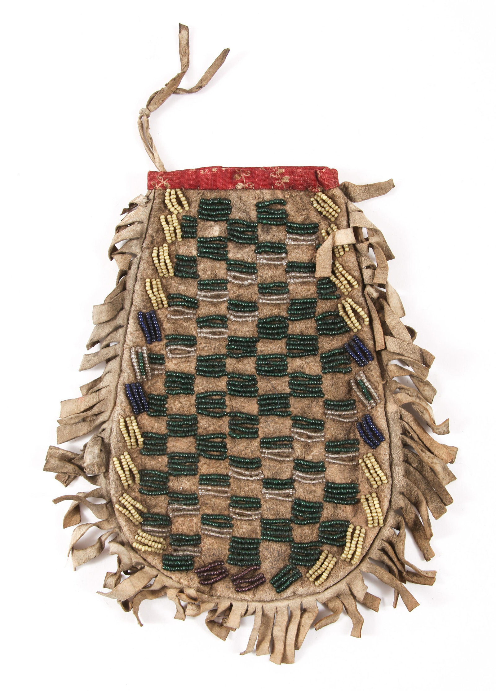 EARLY 20TH C. NATIVE AMERICAN BEADWORK MEDICINE POUCH: EARLY 20TH C. NATIVE AMERICAN BEADWORK MEDICINE POUCH Plains Native American medicine pouch, made of brain tanned deer hide and featuring beadwork. Circa early 20th century. Size: 4.5 x 7"