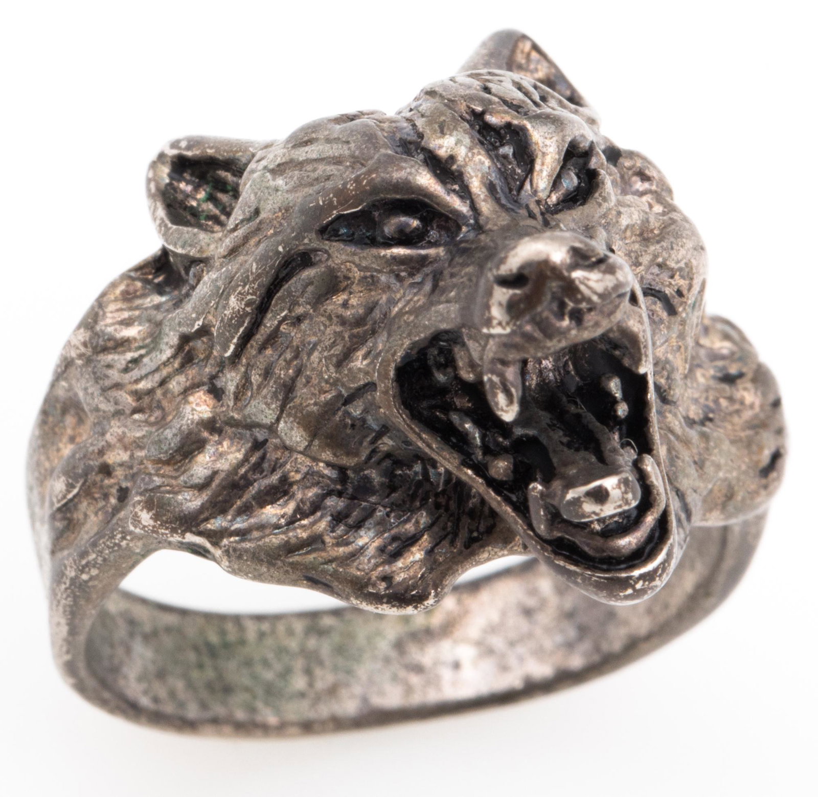 SILVER TONE WOLF FASHION RING: SILVER TONE WOLF FASHION RING Silver tone women's wolf fashion ring, size 9.5. Weight: 9.7g