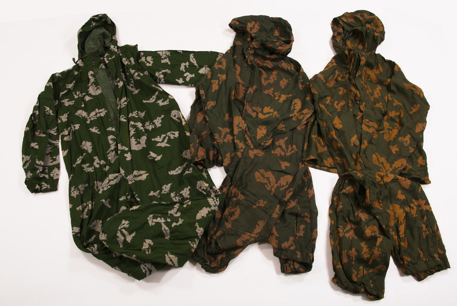 RUSSIAN BURLAP KLMK CAMO UNIFORMS & COVERALLS: RUSSIAN BURLAP KLMK CAMO UNIFORMS & COVERALLS Lot of three Russian military uniforms, including 1970-1980s Afghan War burlap KLMK camouflage uniforms in size "2," and one unmarked camouflage linen cov