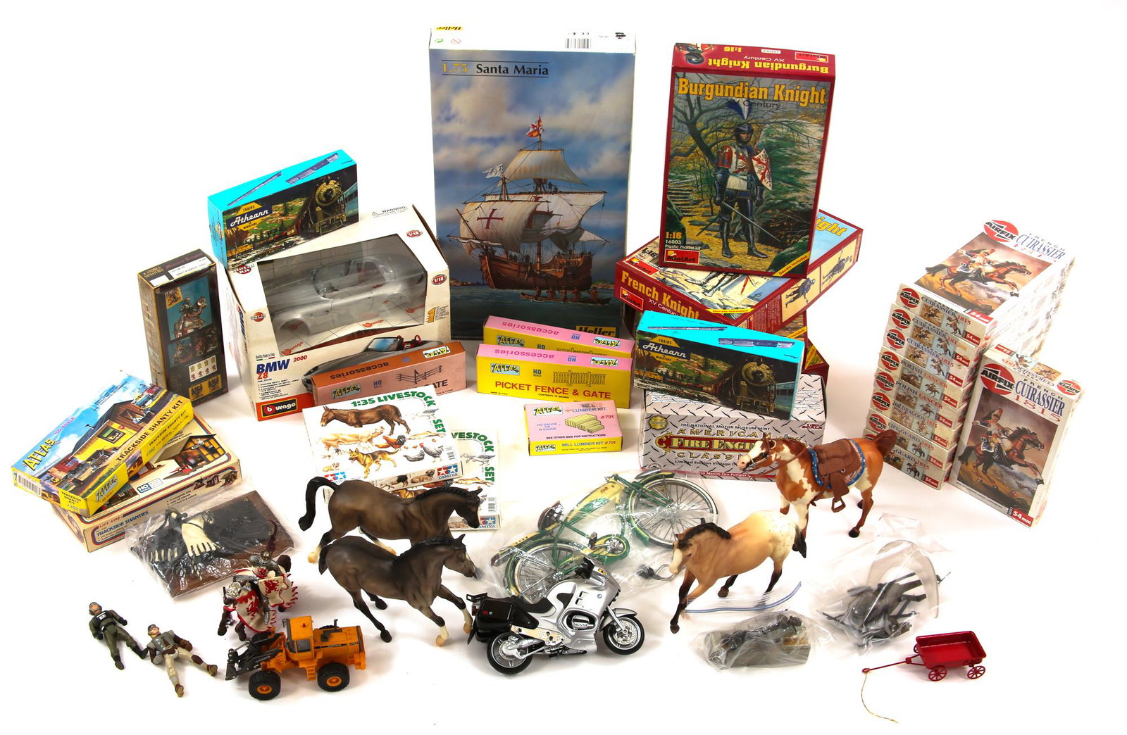 LARGE LOT OF MODELS AND MODEL KITS: LARGE LOT OF MODELS AND MODEL KITS Large lot of models and model kits, including: Andrea Miniatures Medieval knight in armor (1520s), model code SM-F09, 54 mm, unopened. 4 Airfix Fren
