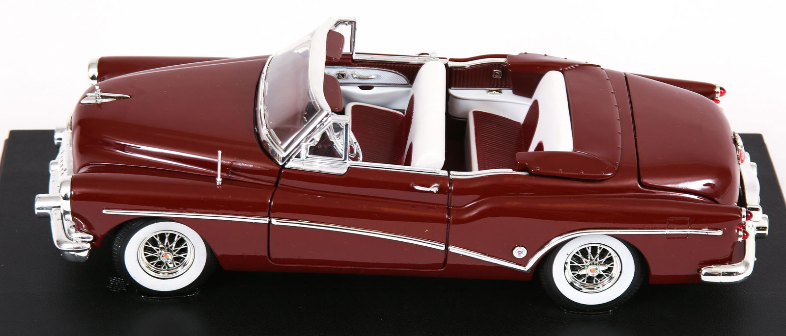 1953 AMERICAN GRAFFITI BUICK MODEL CAR - DISPLAY CASE,: 1953 AMERICAN GRAFFITI BUICK MODEL CAR - DISPLAY CASE, NO BOX Dark red Diecast metal Hood, trunk, and doors open Wheels move Front wheels turn Includes display case 1:18 scale
