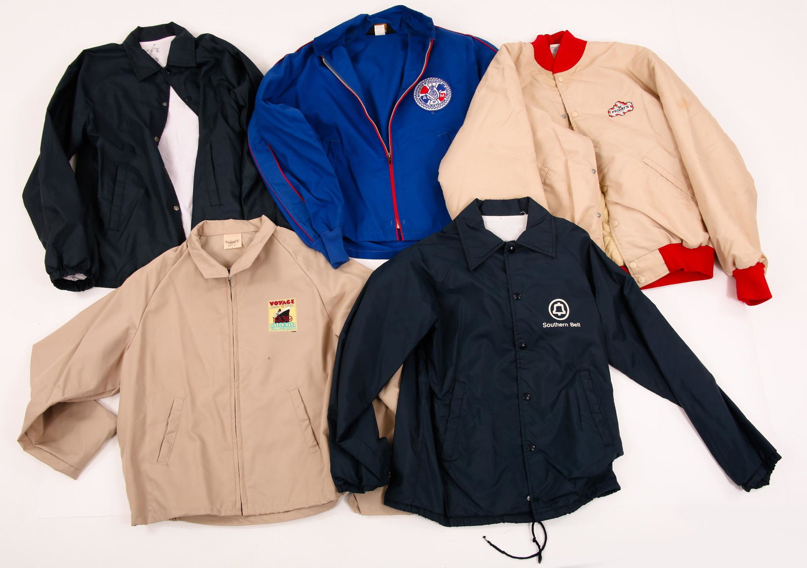 MEN'S LIGHTWEIGHT WINDBREAKER JACKETS - LOT OF 5: MEN'S LIGHTWEIGHT WINDBREAKER JACKETS - LOT OF 5 Lot of 5 men's lightweight windbreaker jackets, including: Dark blue jacket with yellow logo on the back for Tomahawk Rocket Ranch in Titusville, Flori