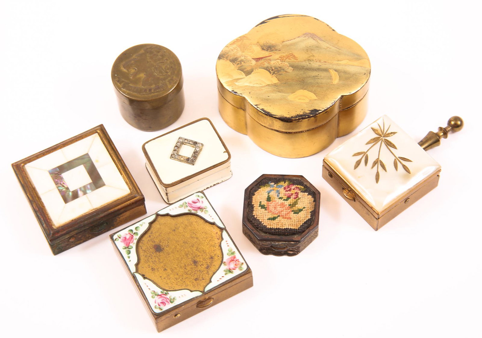 METAL TRINKET & PILL BOXES - LOT OF 7: METAL TRINKET & PILL BOXES - LOT OF 7 Lot of 7 trinket, pill or make up boxes, including: Lion Brand featuring profile of a lion on lid; size approximately 1 x 1 in. Sewn flower design; size approxima